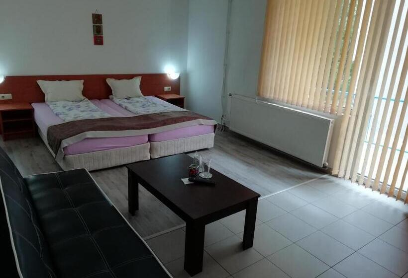 سوئیت جونیور خانوادگی, Guest House Lila