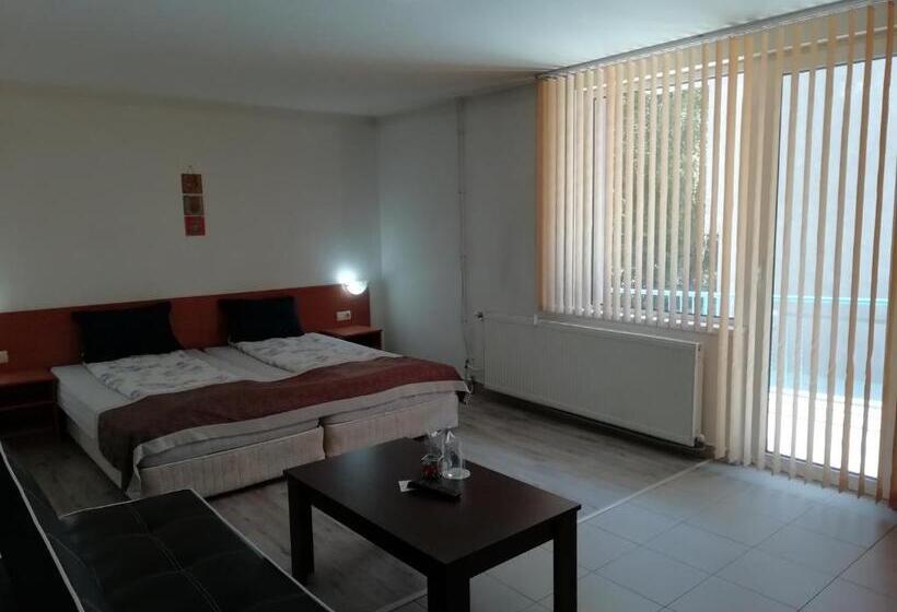 سوئیت جونیور خانوادگی, Guest House Lila