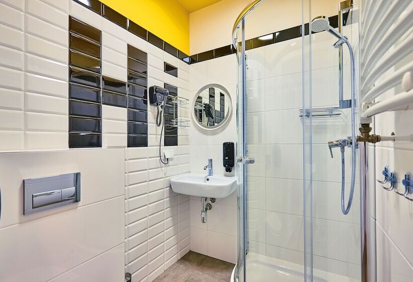 Quarto Familiar, Draggo House