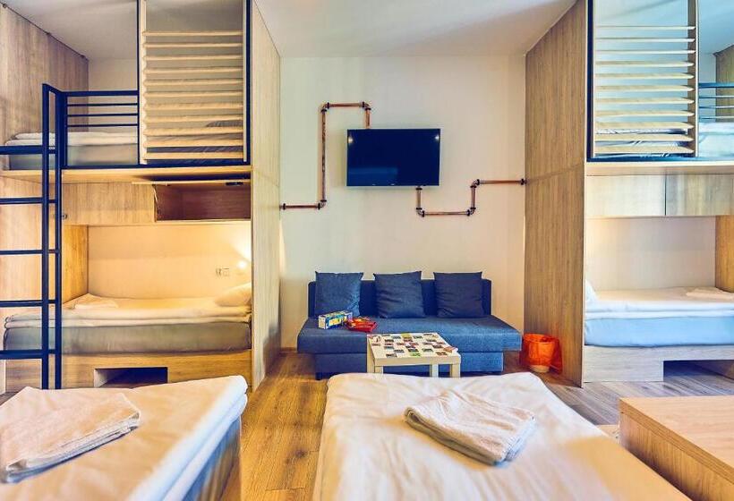 Quarto Familiar, Draggo House