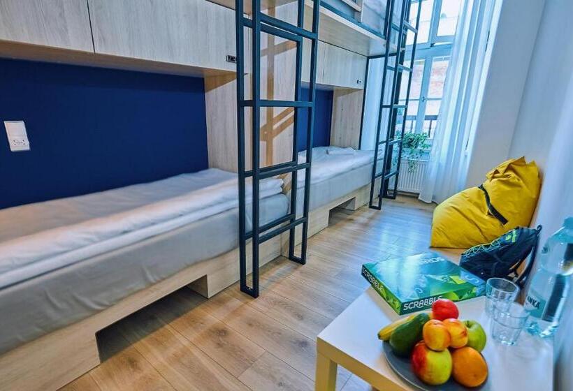 Quarto Familiar, Draggo House