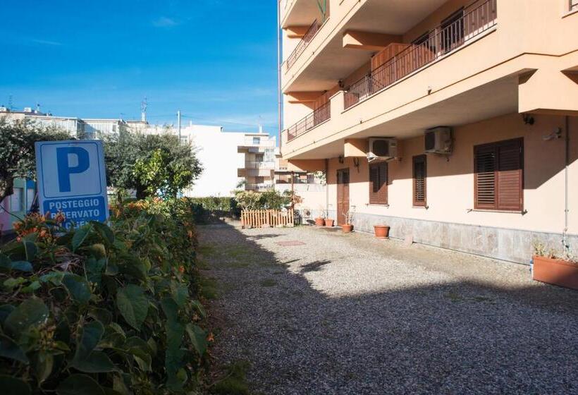 اتاق کلاسیک سه تخته, B&b Mareagrò