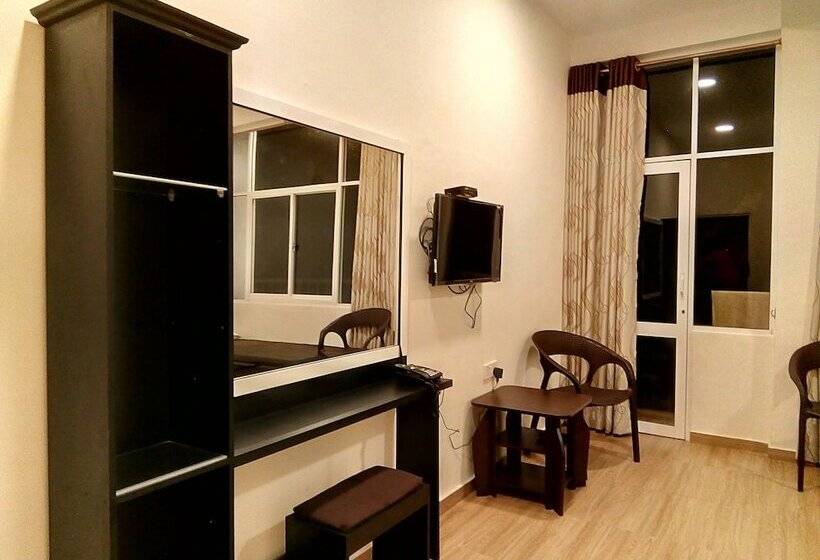 اتاق لوکس سه تخته, Hill Cool Hotel & Restaurant