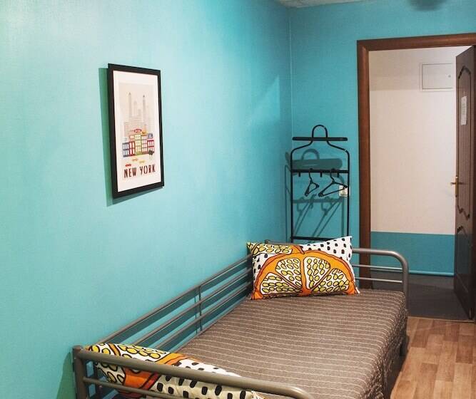 اتاق خانوادگی, Hostel Pop Art