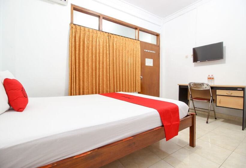 Номер Стандарт, Reddoorz Plus Near Alun Alun Selatan