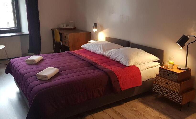 Номер Deluxe, Oki Doki Old Town