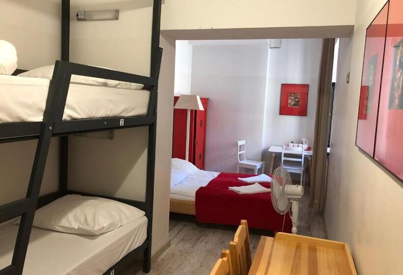 Семейный Номер, Oki Doki Old Town