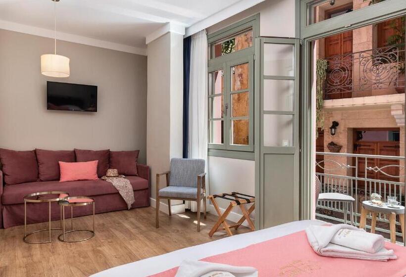 غرفة ديلوكس رباعية, Viaggio Elegant Rooms