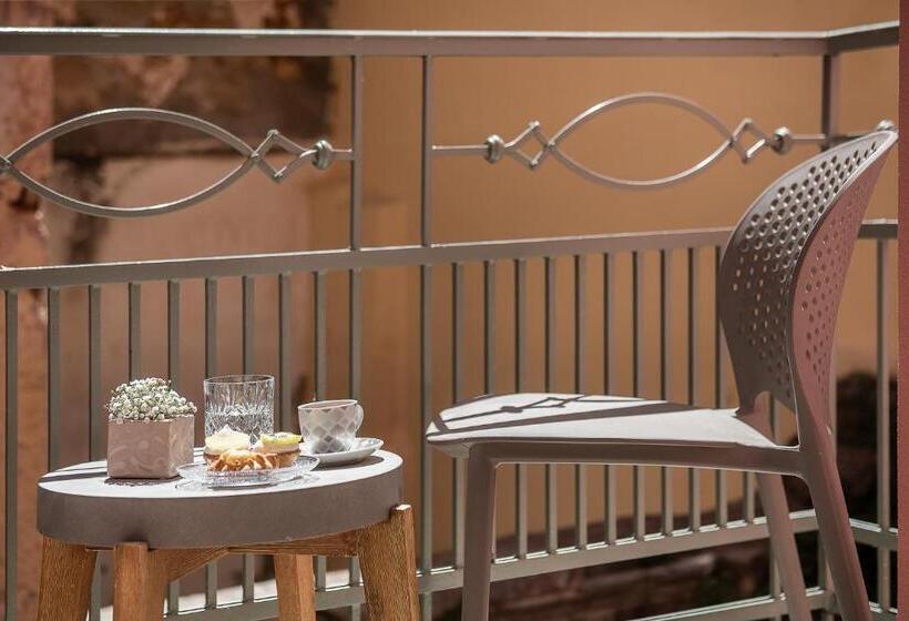 غرفة ديلوكس رباعية, Viaggio Elegant Rooms