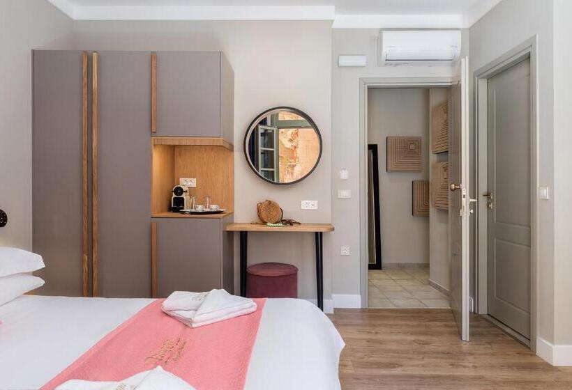 غرفة ديلوكس رباعية, Viaggio Elegant Rooms