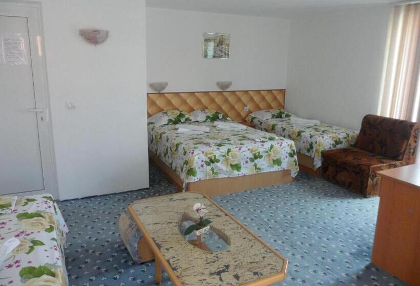 חדר סטנדרט לארבעה, Sianie Guest House
