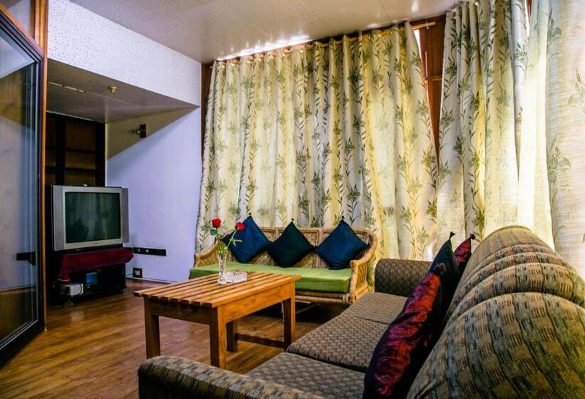 Люкс Кровать Кинг, Niraamaya Retreats Aradura Kohima