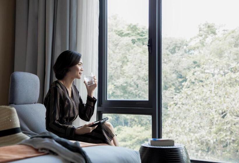 带特大床的标准间, Holiday Inn Express Kota Kinabalu City Centre By Ihg