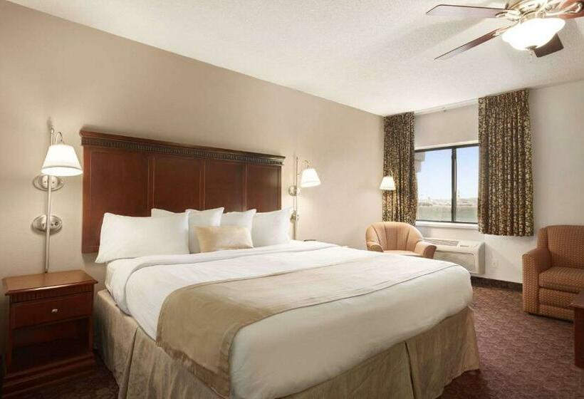 Номер Стандарт Кровать Кинг Адаптированный для Инвалидов, Baymont By Wyndham Sioux Falls
