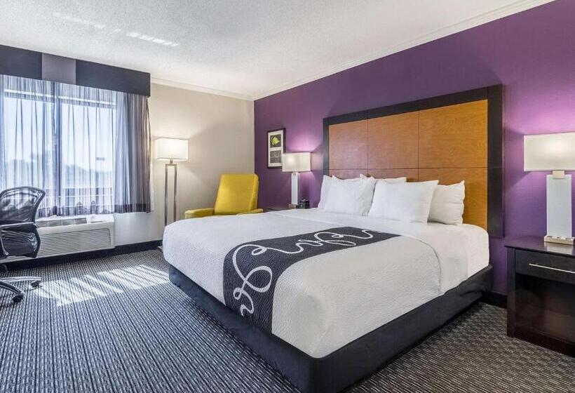 Номер Deluxe Кровать Кинг, La Quinta By Wyndham Cleveland   Airport North