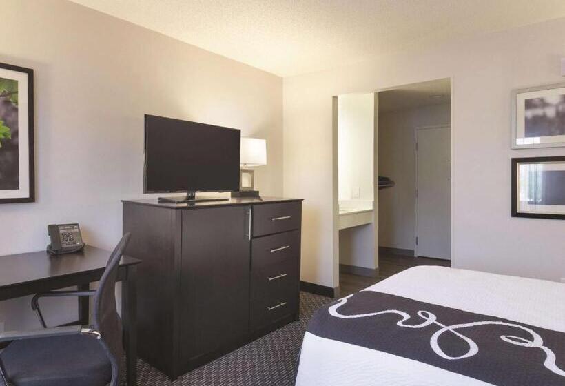 Номер Стандарт Адаптированный для Инвалидов, La Quinta By Wyndham Cleveland   Airport North