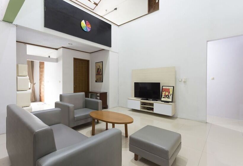 Номер Стандарт, Reddoorz Plus Near Cilandak Town Square 2