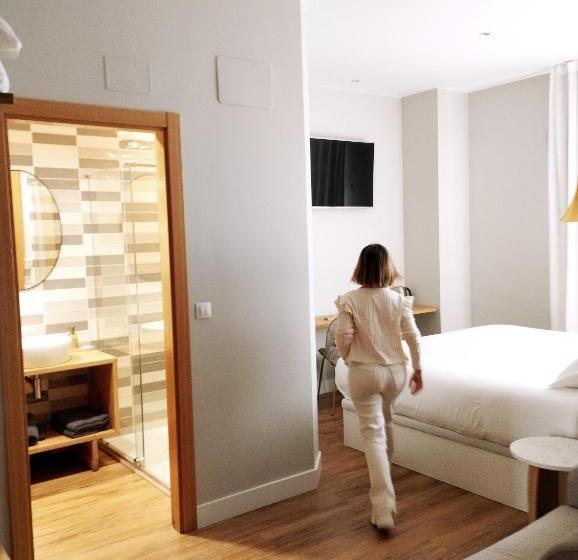 اتاق سوپریور با تخت بزرگ, Habital Suites