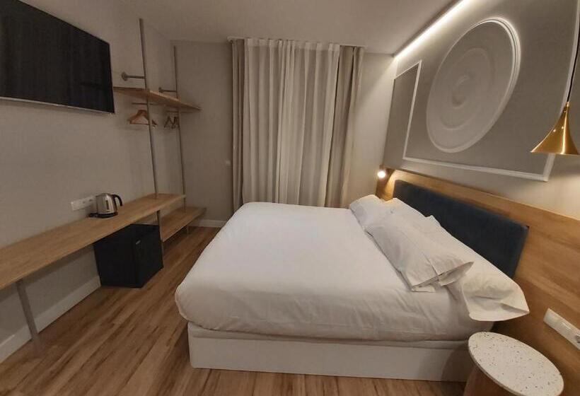 اتاق لوکس با تخت بزرگ, Habital Suites