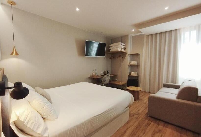 اتاق لوکس با تخت بزرگ, Habital Suites