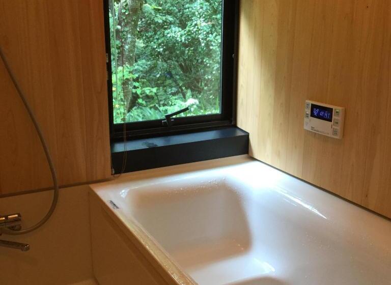 Четырехместный Номер Стандарт с Балконом, Guesthouse Kazura