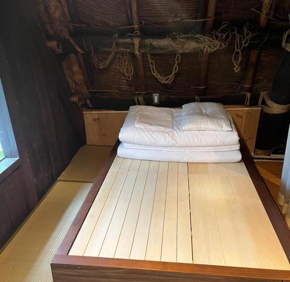 Кровать в Общей Комнате, Guesthouse Kazura