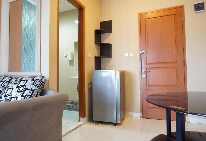 Номер Deluxe, Reddoorz Near Kemang Square