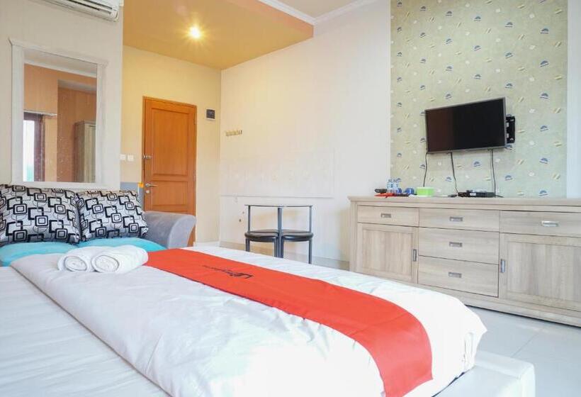 Люкс, Reddoorz Near Kemang Square
