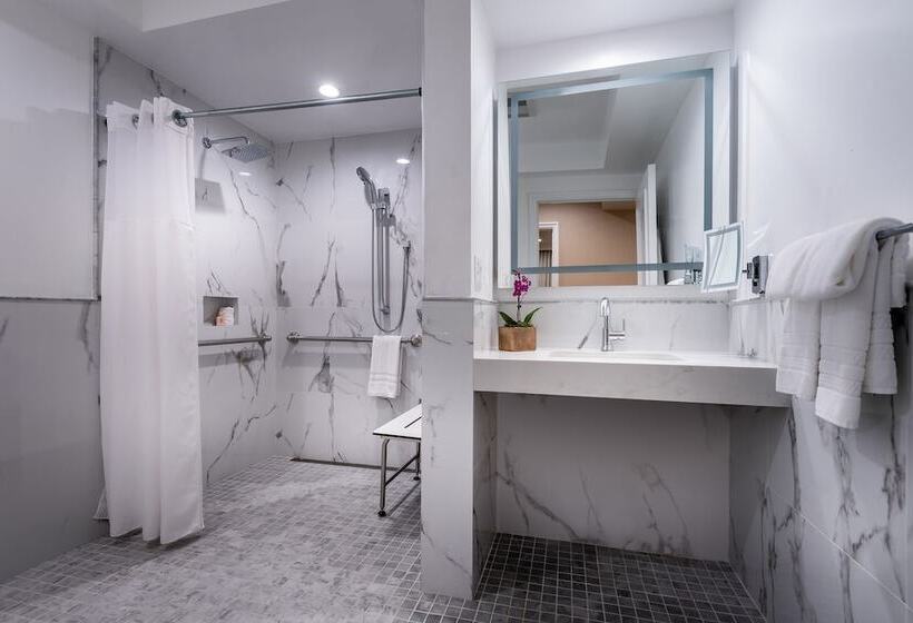 Люкс Повышенной Комфортности, Beverly Hills Plaza Hotel & Spa