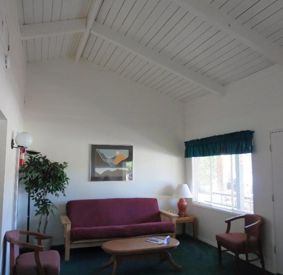 스탠다드 스튜디오, Bridge Bay Lodge At Shasta Lake