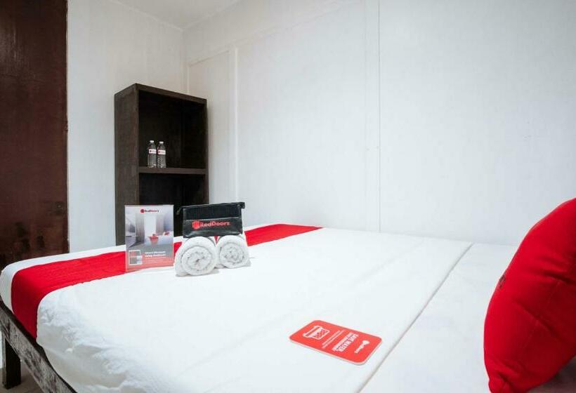 Номер Стандарт, Reddoorz @downtown Bacolod