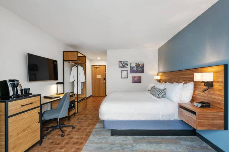 适合残疾人士使用的带超级大床的标准间, Indigo Seattle Everett Waterfront Place, An Ihg