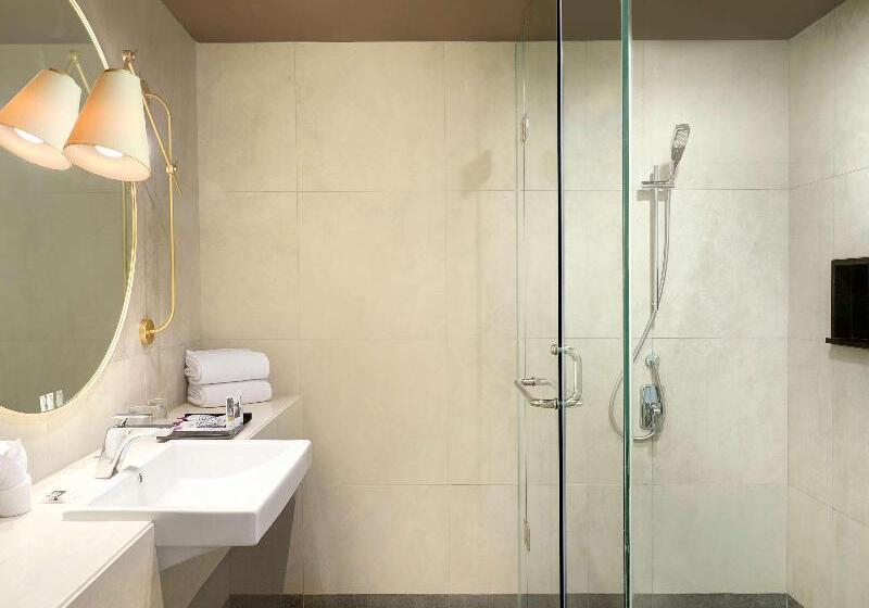 Номер Deluxe Кровать Кинг, Mercure Makassar Nexa Pettarani