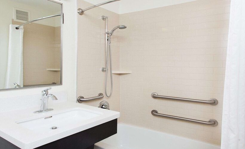 Люкс Адаптированный для Инвалидов, Sonesta Simply Suites Des Moines
