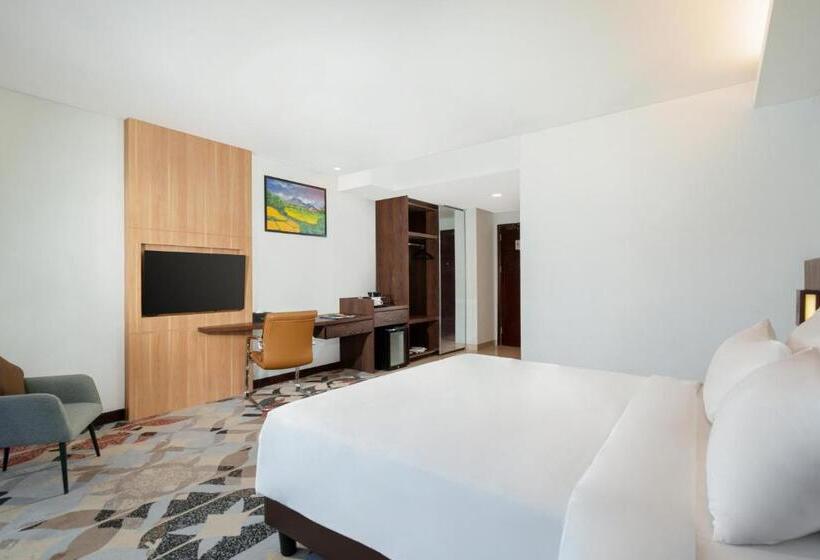 クイーンベッドのスーペリアルーム, Golden Tulip Springhill Lampung