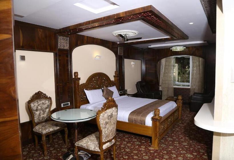 سوئیت با تخت بزرگ, Beverly Villa