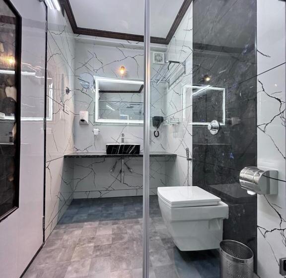 سوییت جونیور, Beverly Villa