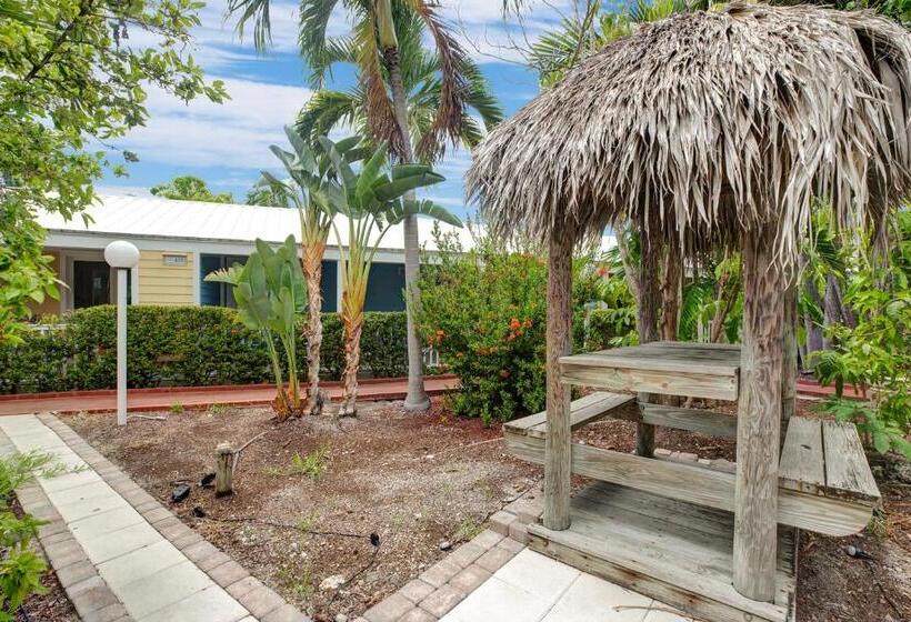 Студия Стандарт, Coconut Mallory Resort And Marina