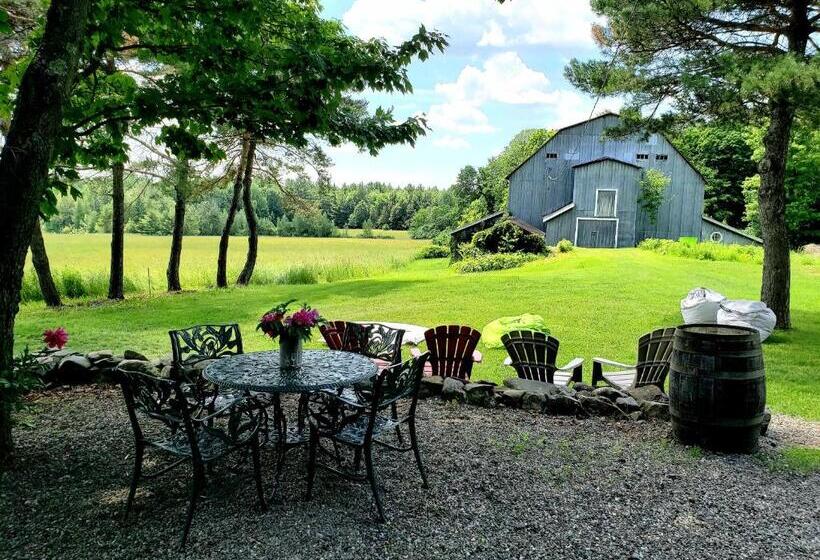 Люкс Вид на Бассейн, Auberge Du Vignoble Bromont
