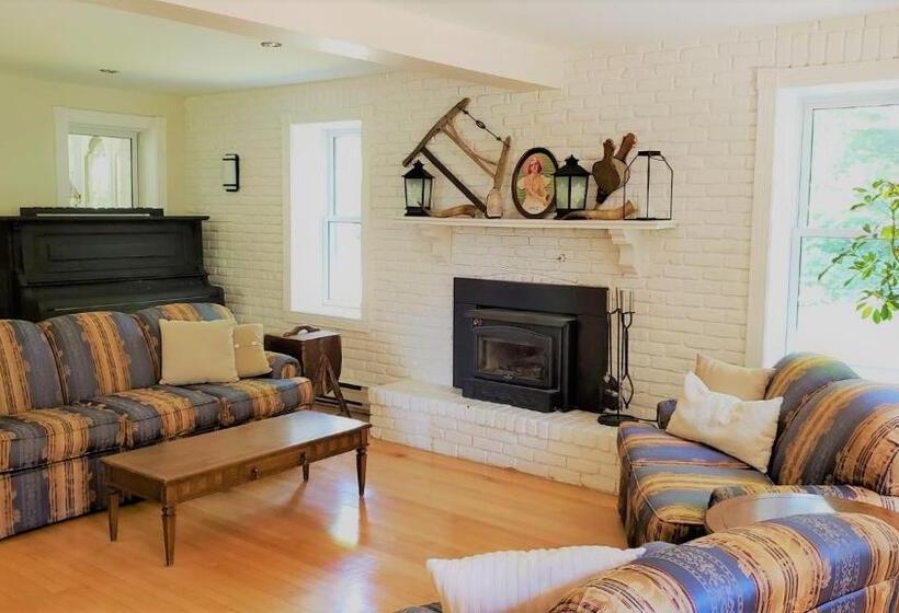 Семейное Бунгало, Auberge Du Vignoble Bromont