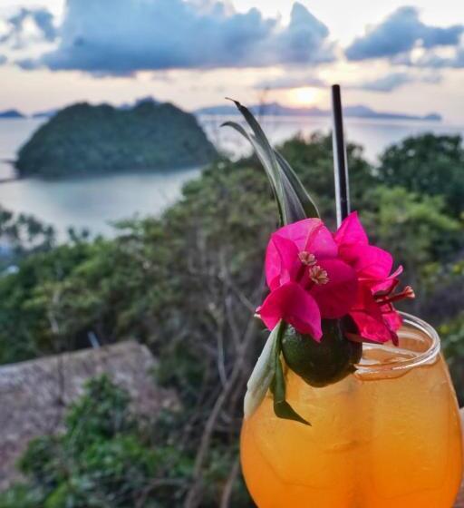 Deluxe Zimmer, Lexias Hostel And Workspace   El Nido