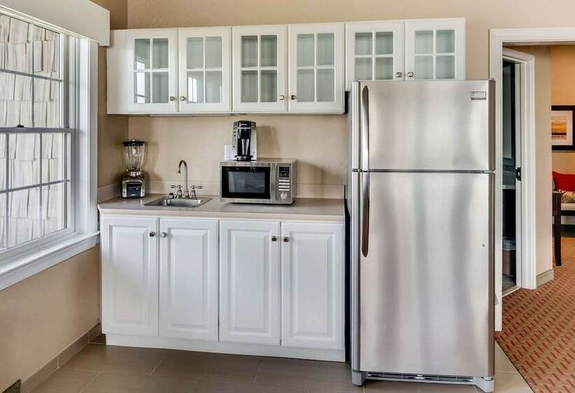 Президентский Люкс, Comfort Suites Chincoteague Island Bayfront Resort