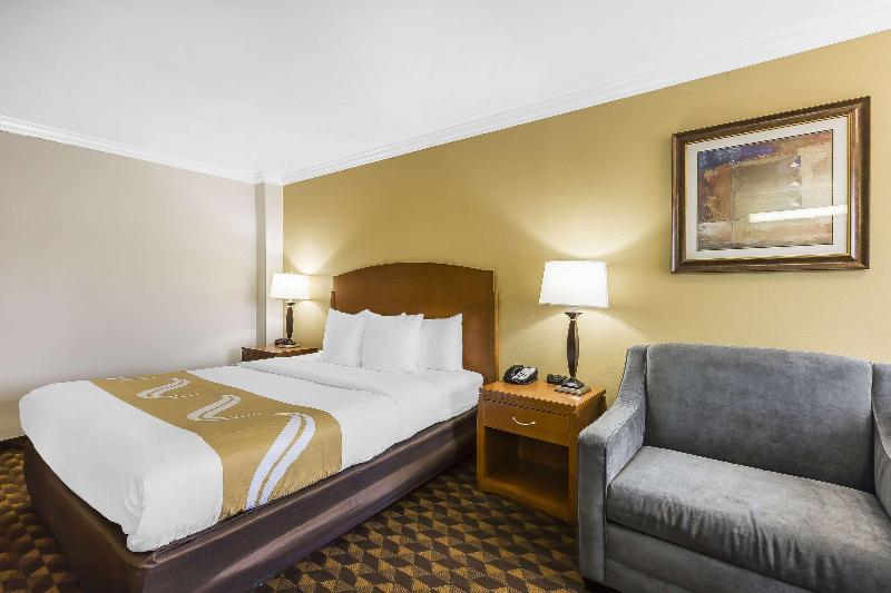 Люкс Кровать Кинг, Quality Inn & Suites Los Angeles Airport  Lax