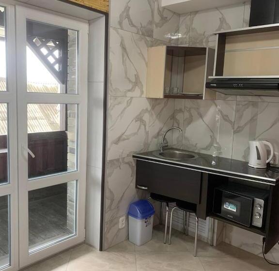 استودیوی سوپریور, Na Bukovinskoy Guest House