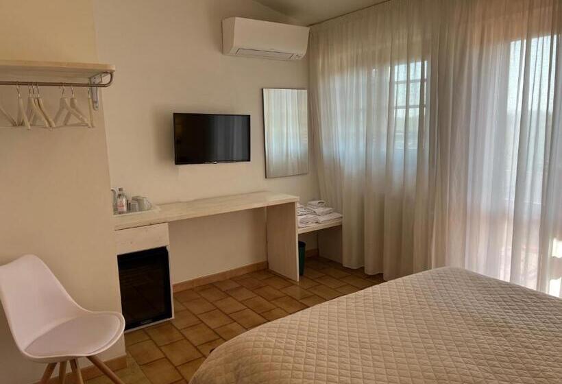 标准间带阳台, Villa Lavinia B&b