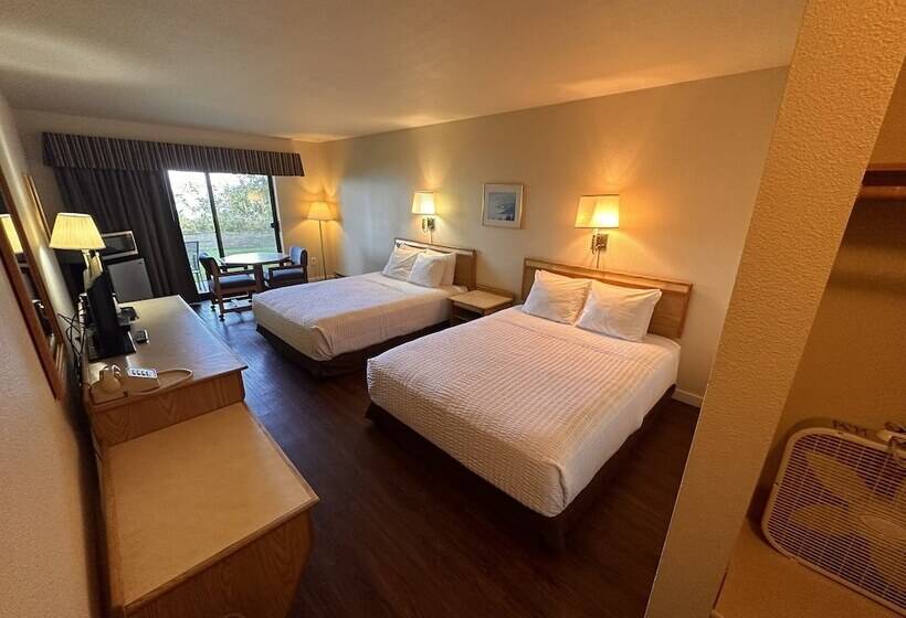 Номер Стандарт 2 Двуспальные Кровати, Astoria Crest Motel