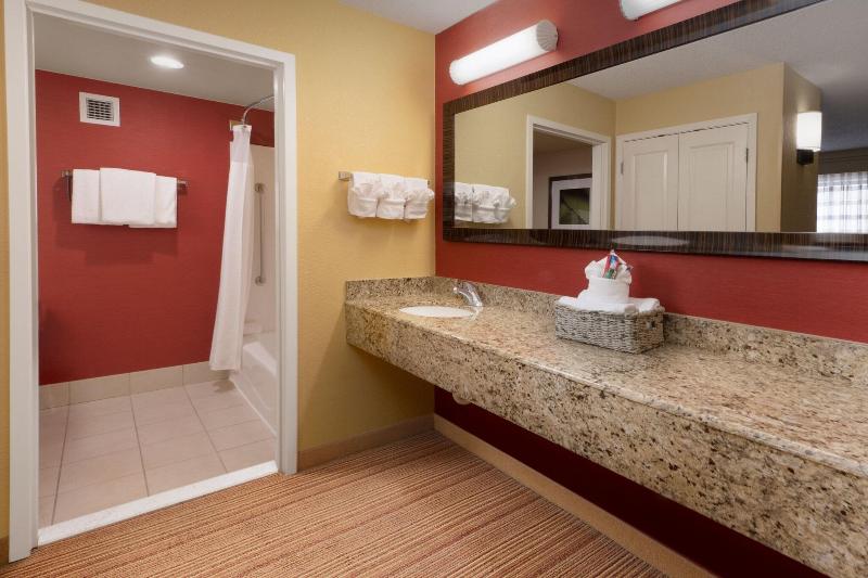 Люкс Кровать Кинг, Courtyard By Marriott Dallas Plano In Legacy Park