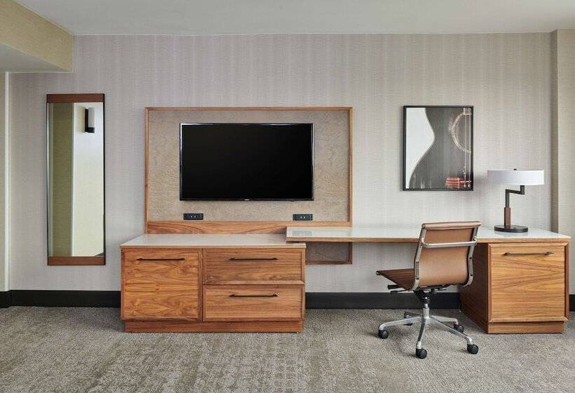 발코니가 있는 스위트, Doubletree By Hilton Fullerton