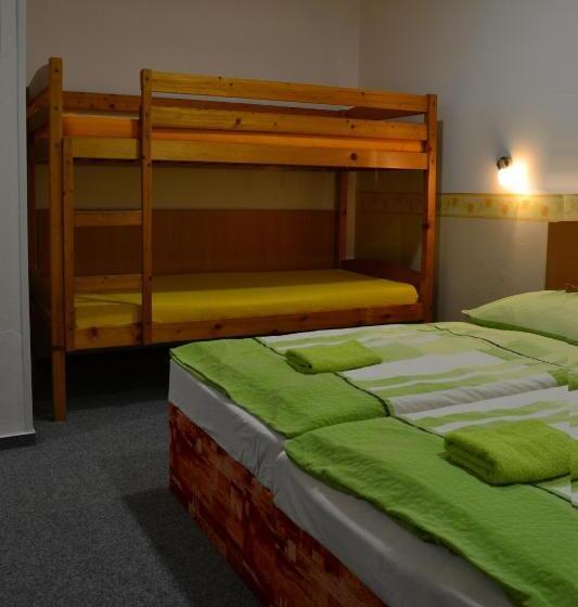 Четырехместный Номер Стандарт, Hostel Děčín Na Skřivánce