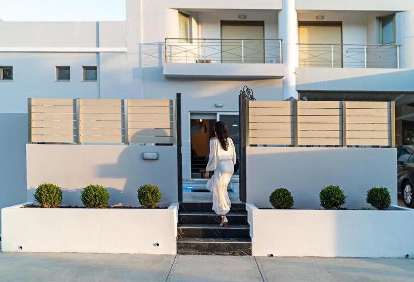 سوییت با استخر, Delfina Boutique